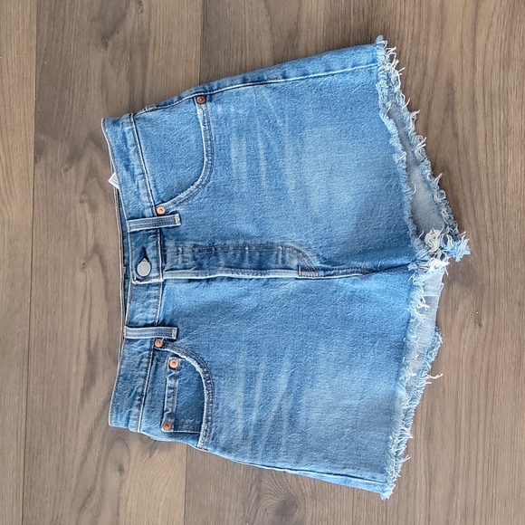 Ribcage Levi Shorts - Picture 1 of 3